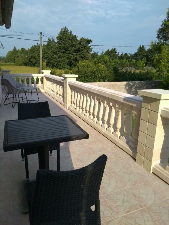 Maison 4 Etoiles Et Studio 3 Etoiles Independants Avec Piscine LʼIsle-sur-la-Sorgue Zewnętrze zdjęcie